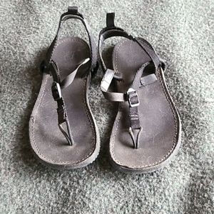 Bedrock Sandals Size 6